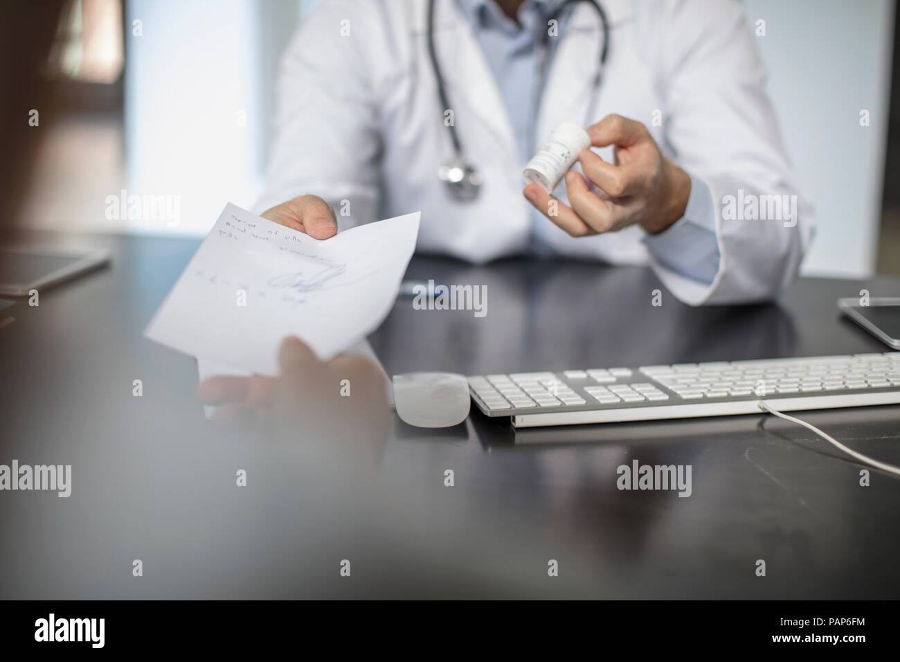 Arzt, Patient ein Hinweis Stockfoto