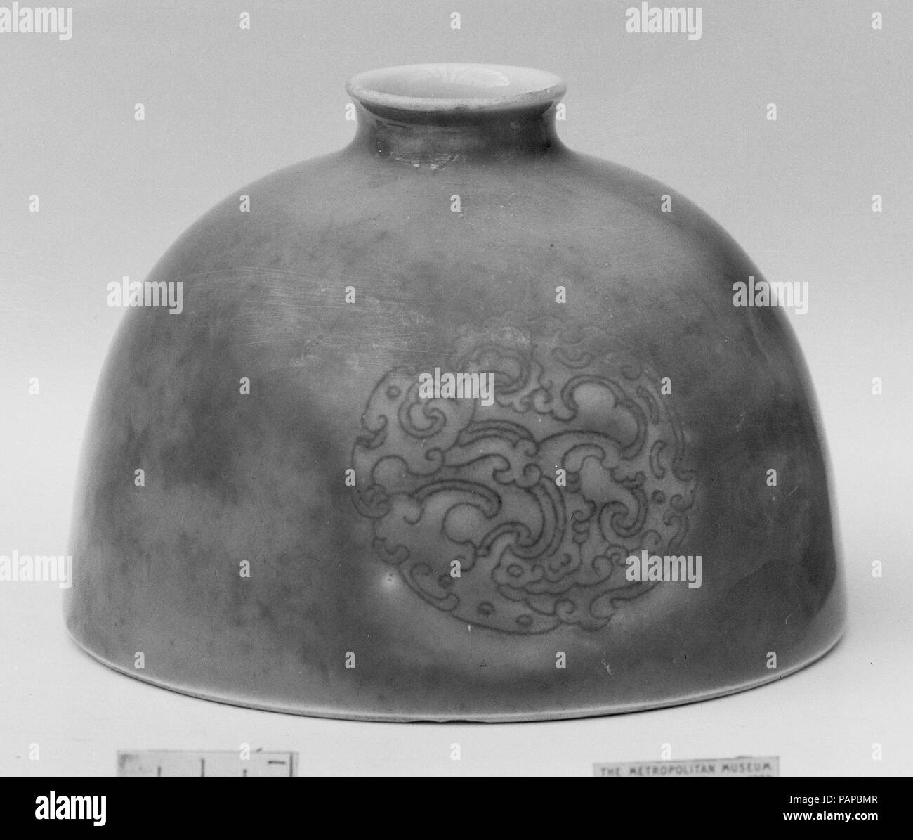Wasser Coupé. Kultur: China. Abmessungen: H. 3 1/2 in. (8,9 cm); Durchm. 5 in. (12,7 cm). Museum: Metropolitan Museum of Art, New York, USA. Stockfoto