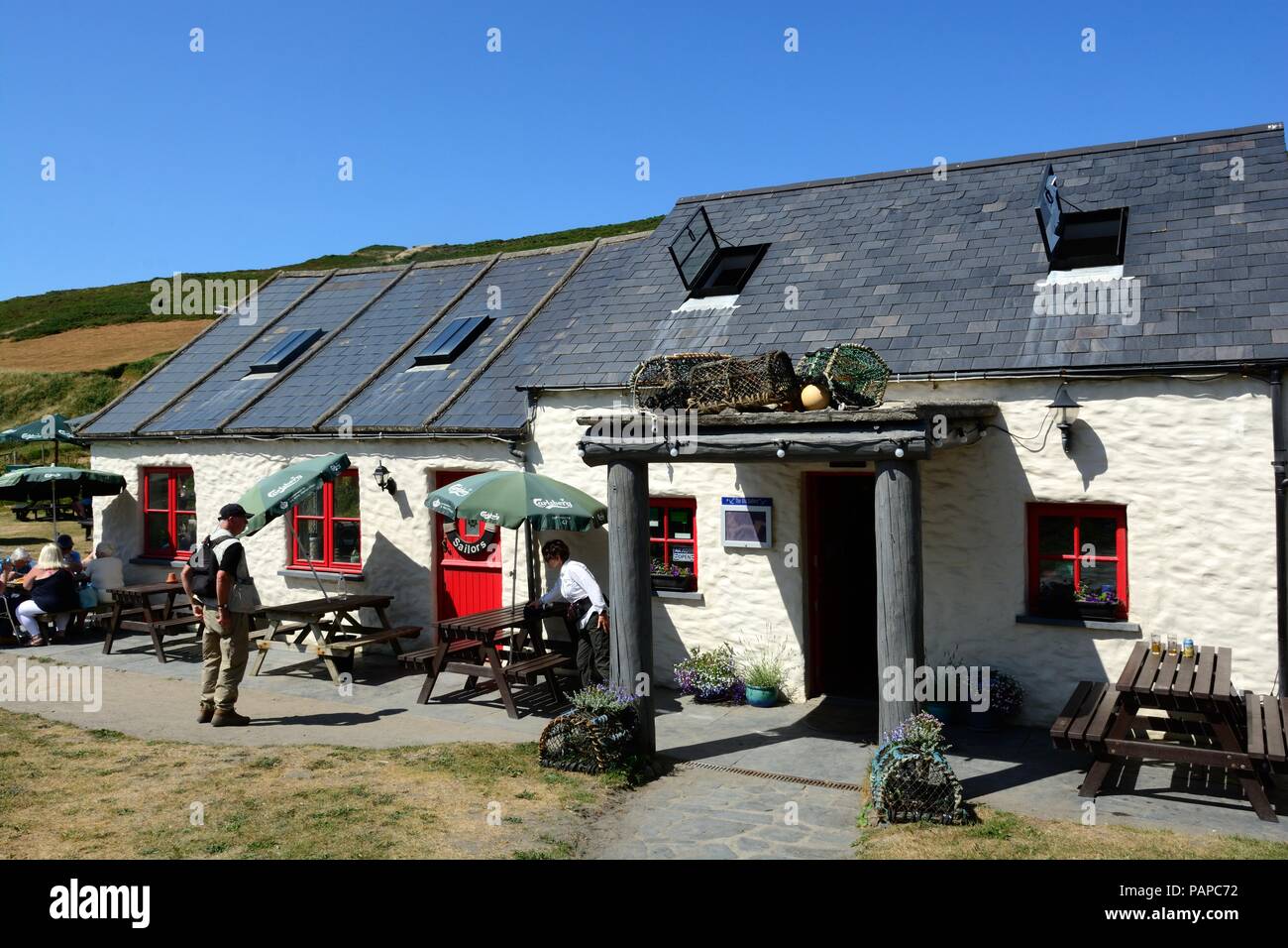 Die alten Matrosen Pub Restaurant Pwllgwaelod Dinas Cross Newport Wales Cymru GROSSBRITANNIEN Stockfoto