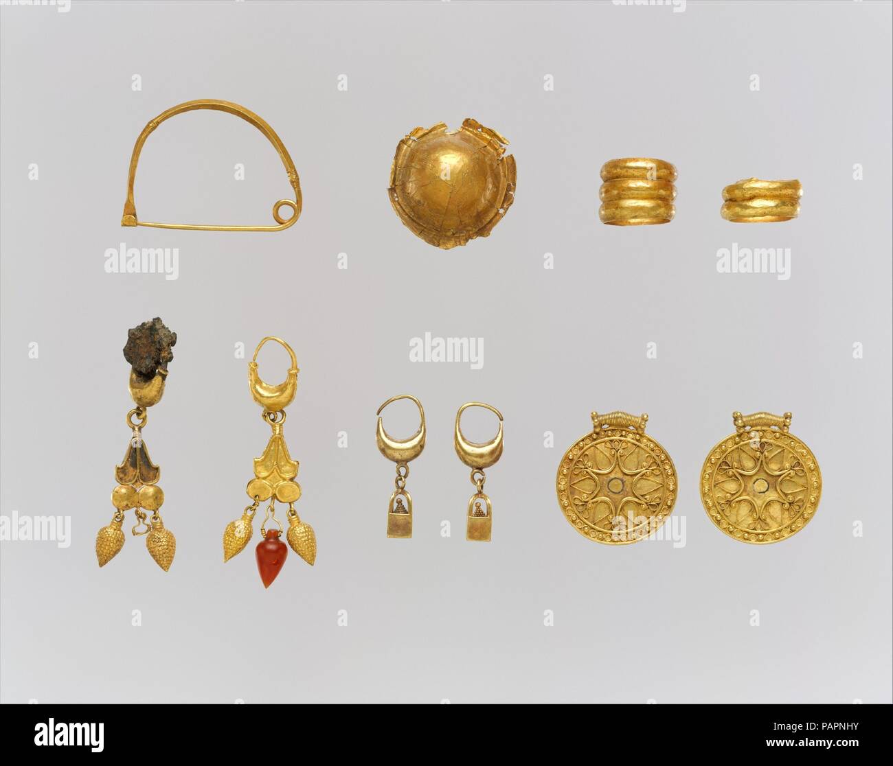 Gold Fibula (Safety Pin). Kultur: Zypriotische. Abmessungen: Länge 1 7/ ...