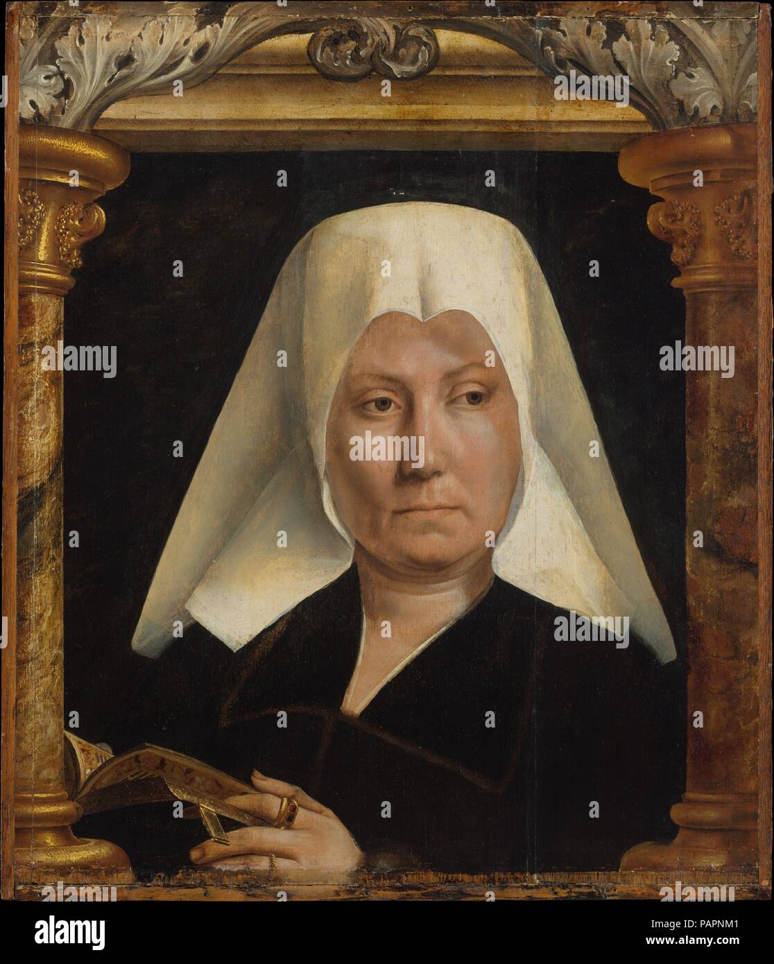 Porträt einer Frau. Artist: Quentin Metsys (Niederländischen, Leuven 1466-1530 Kiel). Abmessungen: 19 x 17 in. (48,3 x 43,2 cm). Datum: Ca. 1520. Ausgehend von früheren devotional Porträts, die Sitter aus ihrem Gebet Buch von etwas auf unserer Seite des Rahmens abgelenkt. Dieses Portrait spiegelt humanistischen Interessen und einen modernen Ansatz für Porträts. Über die Angabe ihrer Frömmigkeit, Metsys konzentrierte sich auf individueller, menschlichen Aspekte der Sitter, wie die sehr natürliche Position Ihrer Finger zwischen den Seiten. Museum: Metropolitan Museum of Art, New York, USA. Stockfoto