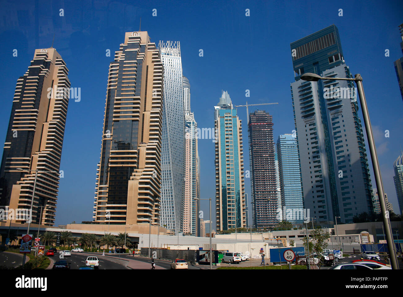 Impressionen: Blick auf die Skyline von 'Marina Stadt', Cayan Tower, Hochhaeuser, Dubai (nur fuer redaktionelle Verwendung. Keine Werbung. Referenzdate Stockfoto