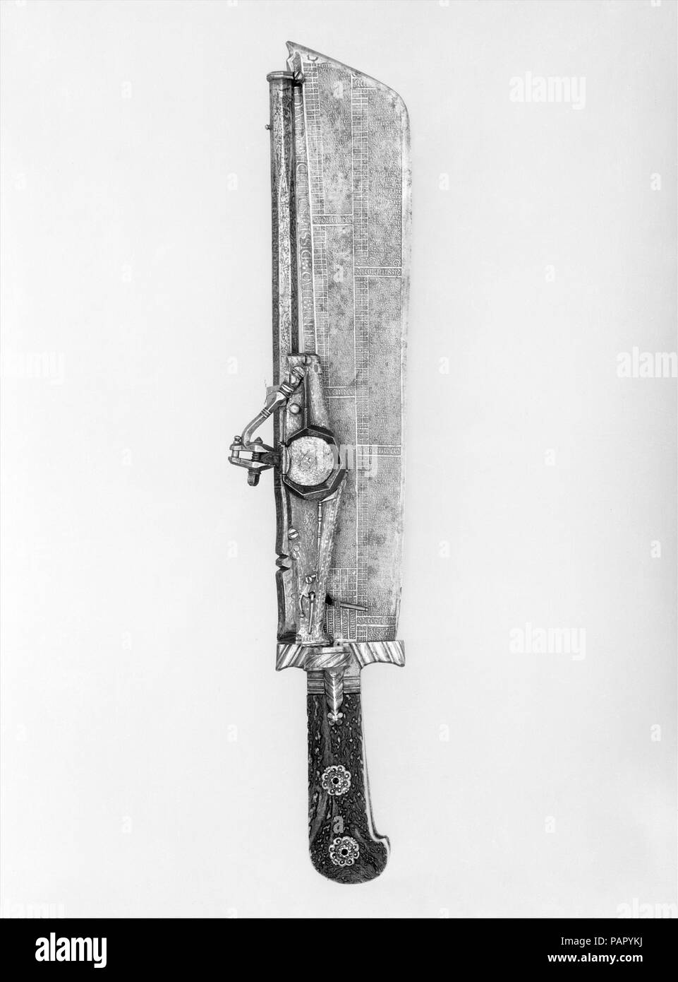 Jagd Messer kombiniert mit Wheellock Pistole. Kultur: Deutsche, München. Abmessungen: L 18 cm. (46,4 cm); L. des Zylinders 12 3/8 in. (31,4 cm); L. der Klinge 13 cm. (33,7 cm); Cal. .28 in. (7,1 mm). Plasmaätzer: Ambrosius Gemlich (Deutsch, München und Landshut, aktive Ca. 1520-50). Datum: Klinge Ca. 1528-29, geätzt mit einem Kalender für die Jahre 1529-34; Barrel 1540 oder 1546 datiert. Im sechzehnten Jahrhundert, wheellock Pistolen waren manchmal mit Schwertern, Messern, Äxten, Keulen, Speeren und auch Armbrüste, die im Falle der Pistole zündete verwendet werden könnten. In der Regel umständlich und unpraktisch, kombiniert Stockfoto