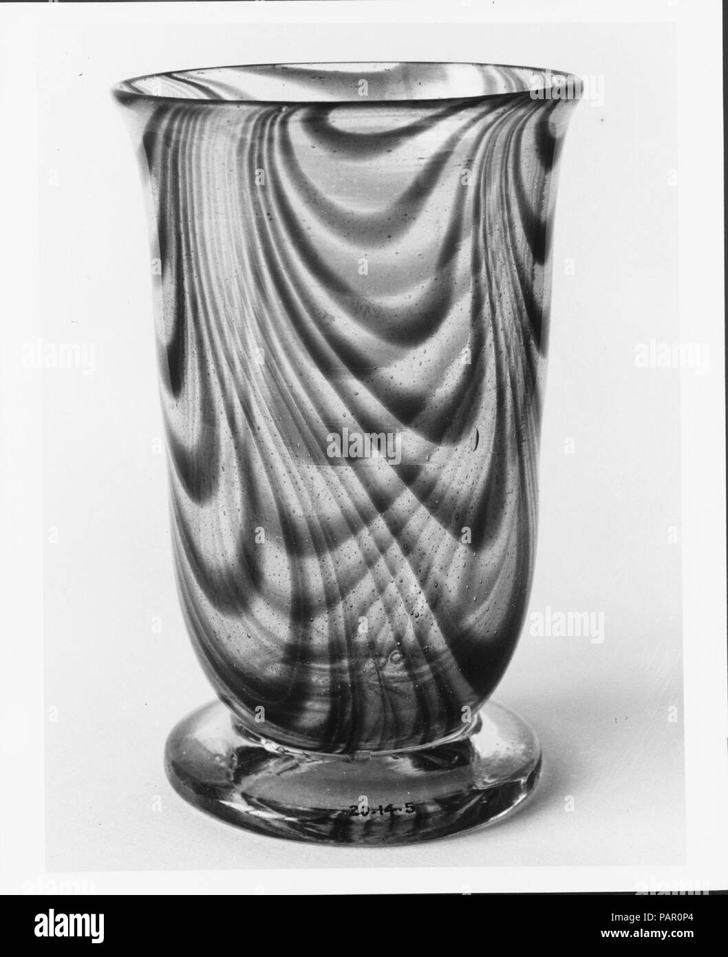 Vase. Kultur: American. Abmessungen: H.6 1/4 in. (15,9 cm). Datum: 1860-80. Museum: Metropolitan Museum of Art, New York, USA. Stockfoto