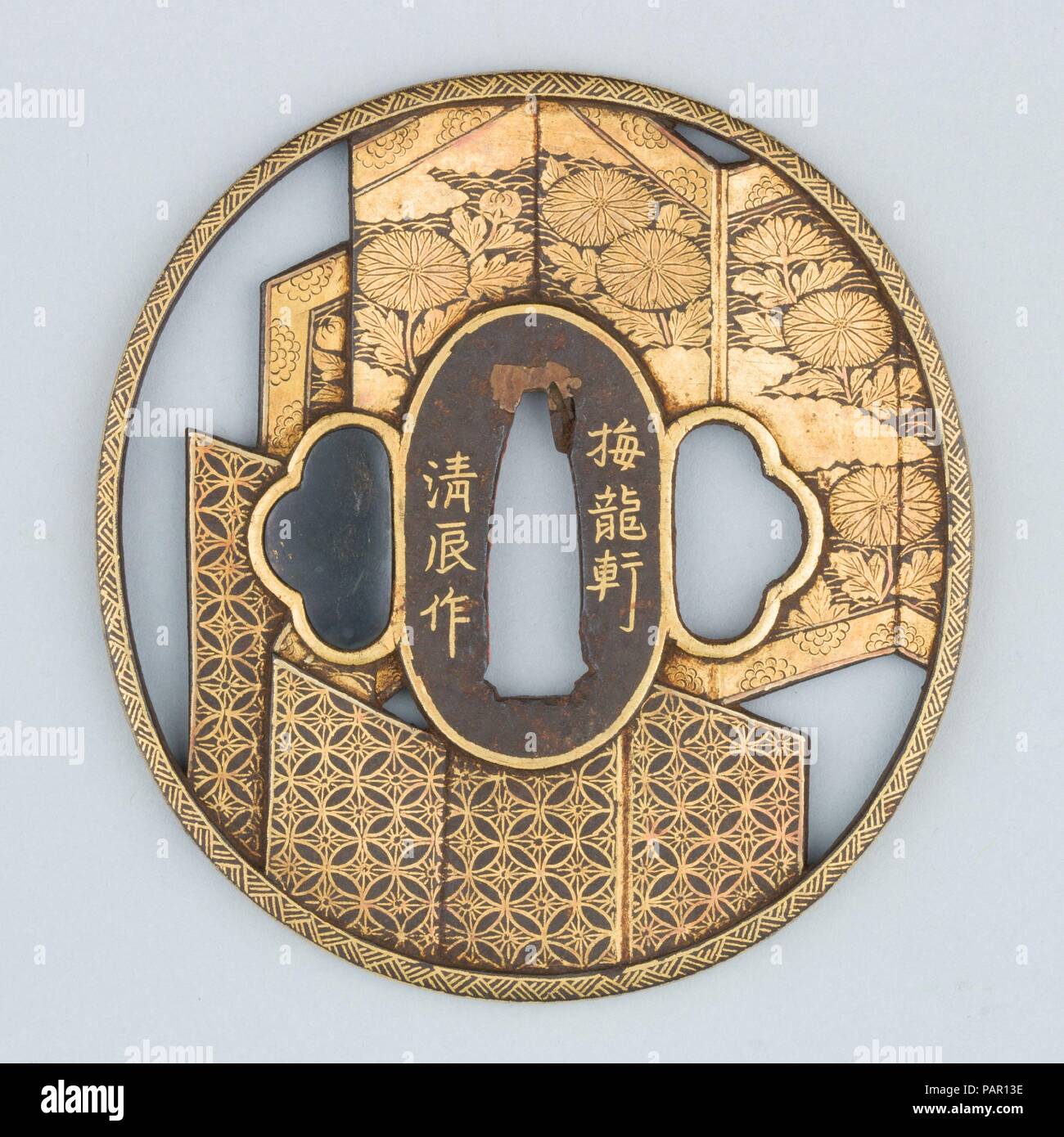 Schwert Guard Tsuba Kultur Japanisch Abmessungen H 3 1 4 In 8 3 Cm W 3 7 6 Cm Starke 3 16 In 0 5 Cm Wt 3 7 Oz 104 9 G Armaturen Teekocher Durch Bairyuken Kiyotatsu Eingeschrieben