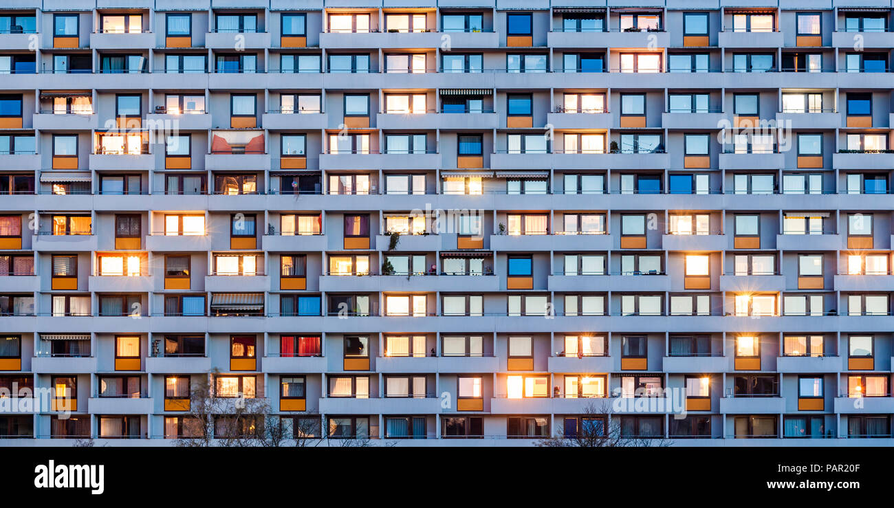Deutschland, Stuttgart, Stadtteil Hallschlag, teilweise mit Blick auf Apartment Tower Stockfoto