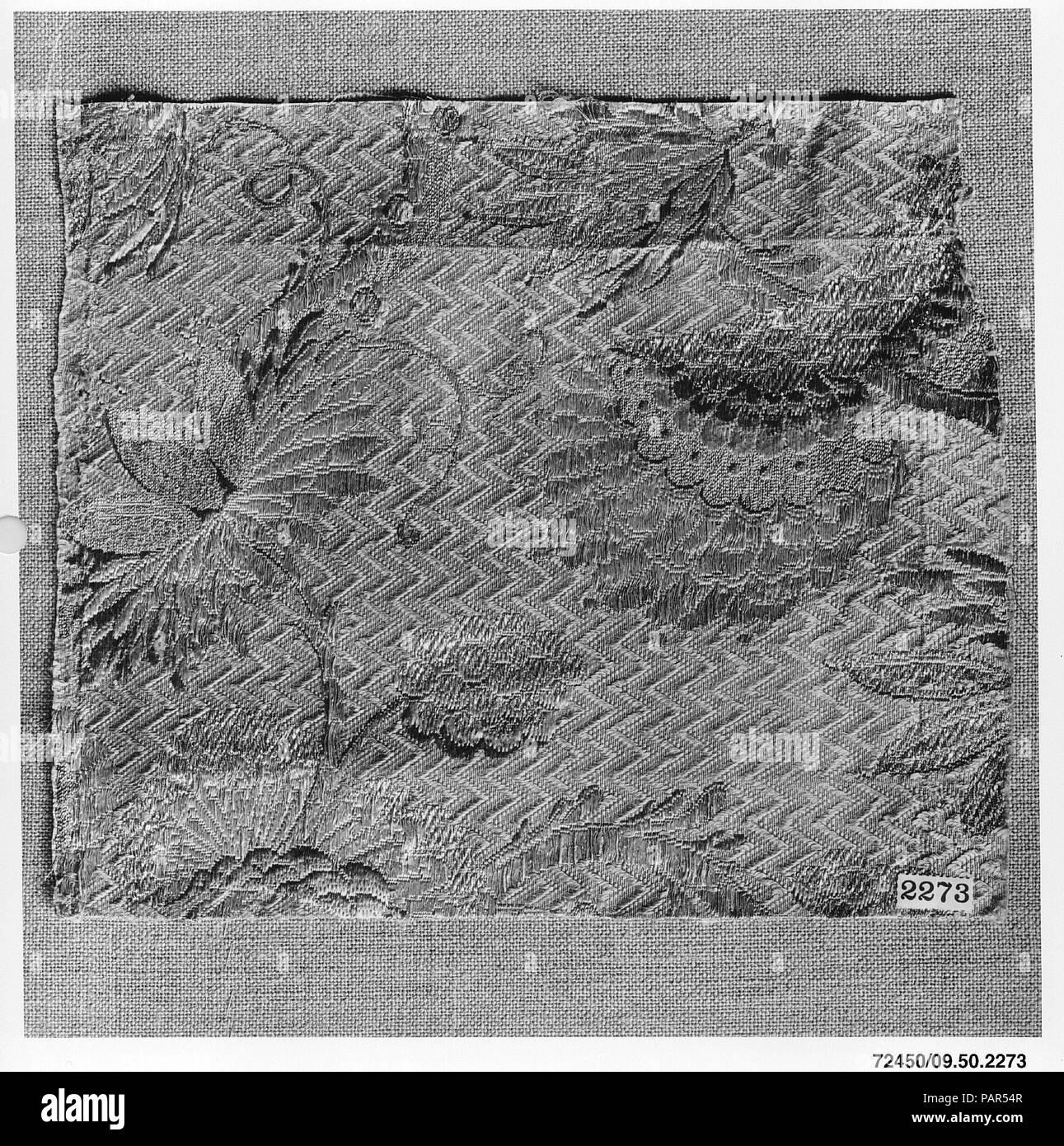 Brocade. Kultur: Französisch. Abmessungen: Insgesamt: 9 x 8-in. (22,9 x 20,3 cm). Datum: 1760-70. Museum: Metropolitan Museum of Art, New York, USA. Stockfoto