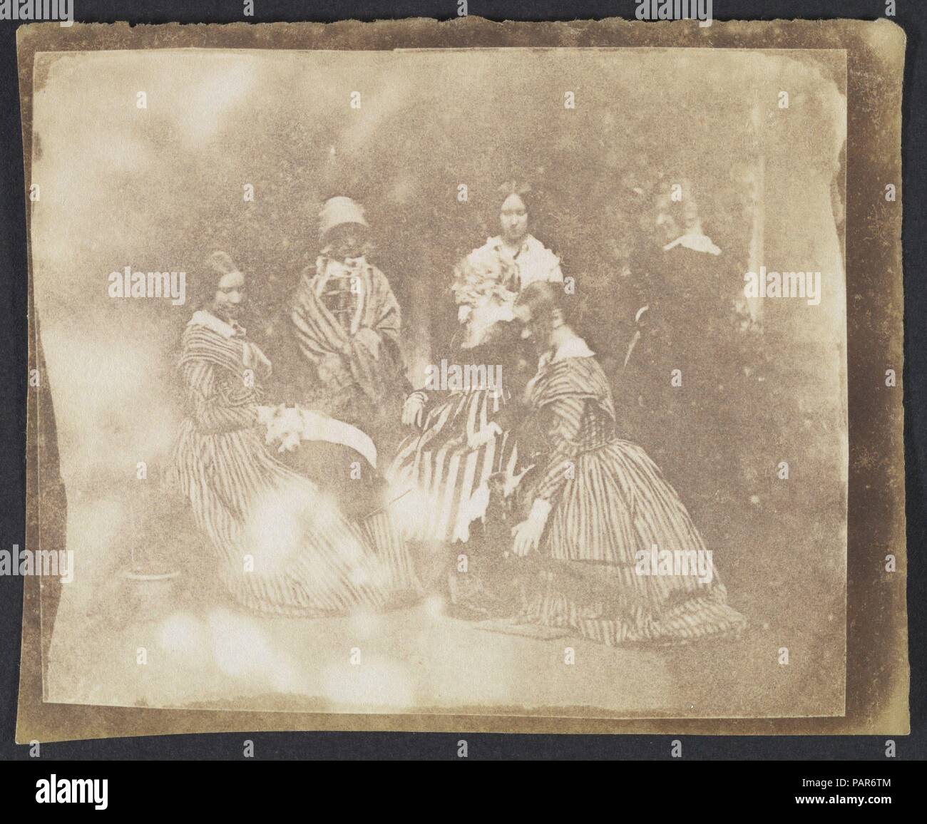 34. Künstlerische Gruppen in verschiedenen Posen. Artist: Calvert Richard Jones (Britisch, Swansea, Wales 1802-1877 Bath, England). Maße: Blatt: 3 13/16 x 4 13/16-in. (9,7 × 12,2 cm) Bild: 3 9/16 x 4 5/16 in. (9 x 11 cm). Datum: Ca. 1845. Museum: Metropolitan Museum of Art, New York, USA. Stockfoto