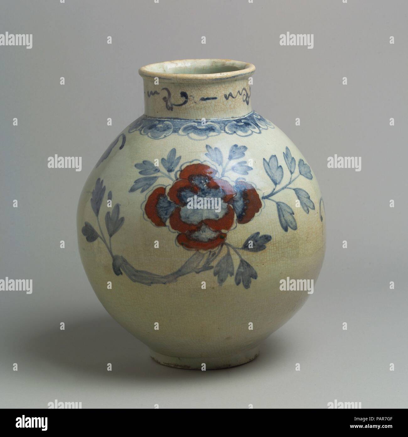 Großes Glas mit Pfingstrose Dekoration. Kultur: Korea. Abmessungen: H.15  in. (38,1 cm). Datum: Zweite Hälfte des 19. Jahrhunderts. Die Form dieses  Jar - mit seinen kugelförmigen Körper, langer Hals, und rollte Rim -