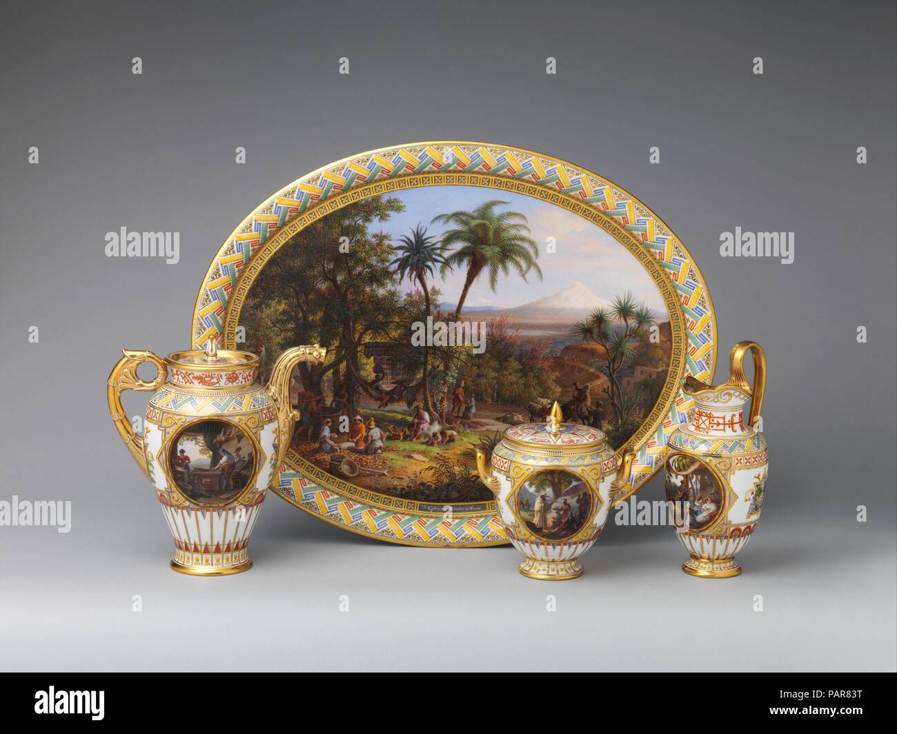 Teilweise Kaffee Service. Kultur: Französisch, Sèvres. Dekorateur: Bildhafte Dekoration von Jean Charles Develly (1813-47); vergoldet von Pierre Riton (1821-60). Abmessungen: Kaffeekanne: Insgesamt (bestätigt): 7 9/16 x 6 15/16 x 4 1/4 in. (19,2 x 17,6 x 10,8 cm); Milchkännchen: Insgesamt (bestätigt): 7 7/16 x 3 7/8 x 3 1/4 in. (18,9 x 9,8 x 8,3 cm); Sugar Bowl: Insgesamt (bestätigt): 5 5/8 x 5 1/4 x 4 1/16 in. (14,3 x 13,3 x 10,3 cm); Fach: Allgemeine (bestätigt): 3/4 x 17 3/4 x 13 11/16 in. (1,9 x 45,1 x 34,8 cm). Werk: Manufaktur Sèvres (Französisch, 1740). Schirmherr: Im Auftrag von Louis Philippe Stockfoto