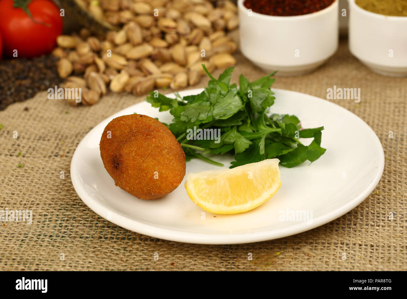 Kibbeh, gefüllte Frikadellen Essen, Falafel, İcli Köfte, Quibe Stockfoto