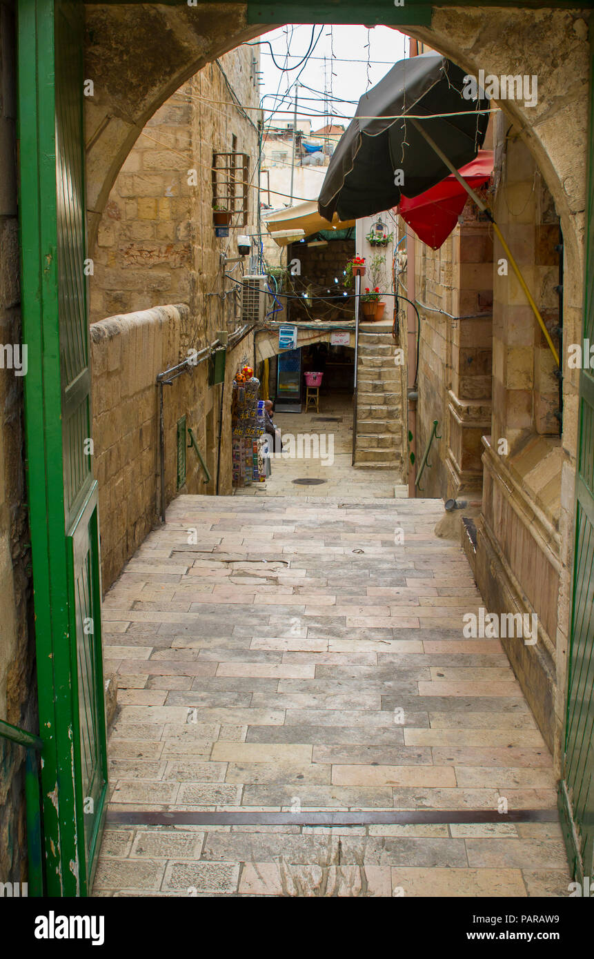 Die enge Passage, die zu den öffentlichen WC Bereich an der Felsendom auf dem Tempelberg in Jerusalem. Stockfoto
