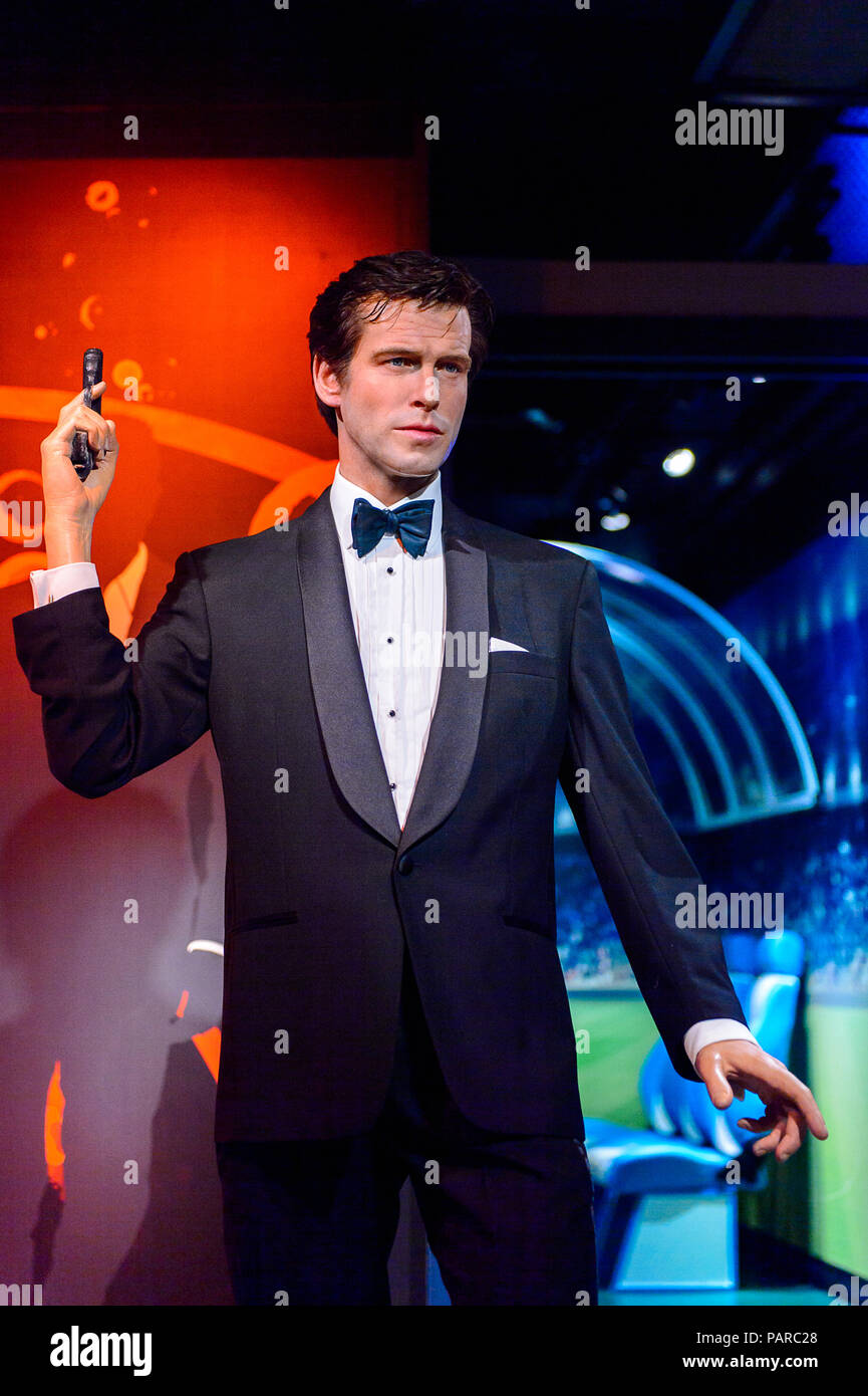 AMSTERDAM, NIEDERLANDE - 26.Oktober 2016: Pierce Brosnan als James Bond ...