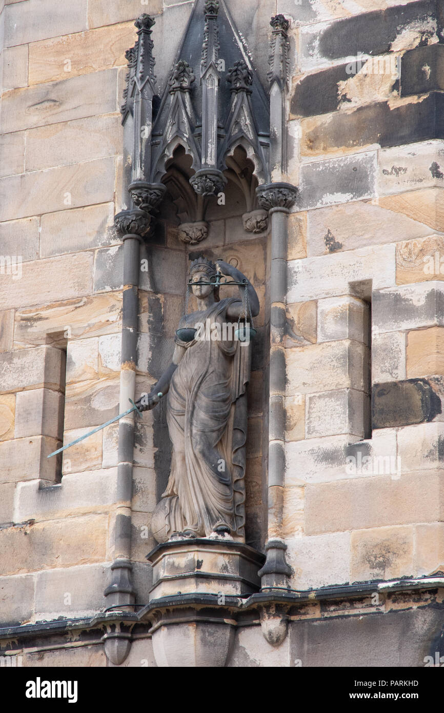 Detail Bilder von der Außenseite der historischen Gebäude von Lancaster Castle in der Stadt Lancaster, Großbritannien Stockfoto