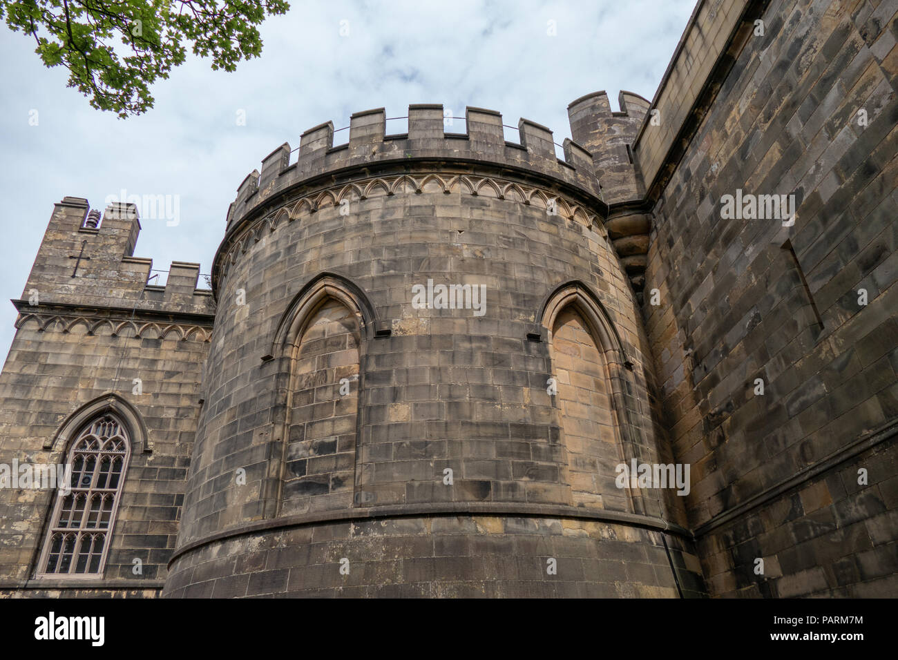 Detail Bilder von der Außenseite der historischen Gebäude von Lancaster Castle in der Stadt Lancaster, Großbritannien Stockfoto