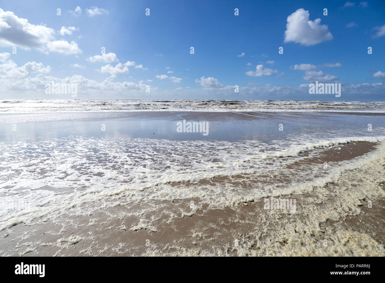 Holländische Nordseeküste in Katwijk aan Zee an einem stürmischen Tag Stockfoto