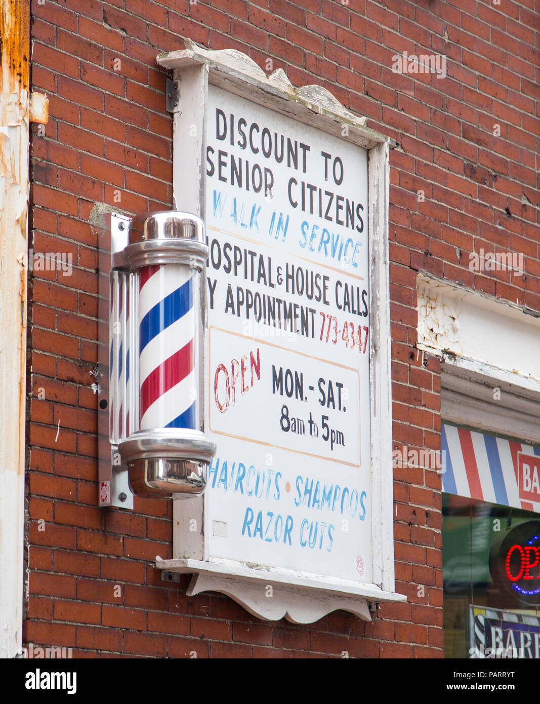 Unterschreiben Sie bei einem Friseur in Portland, Maine Stockfoto