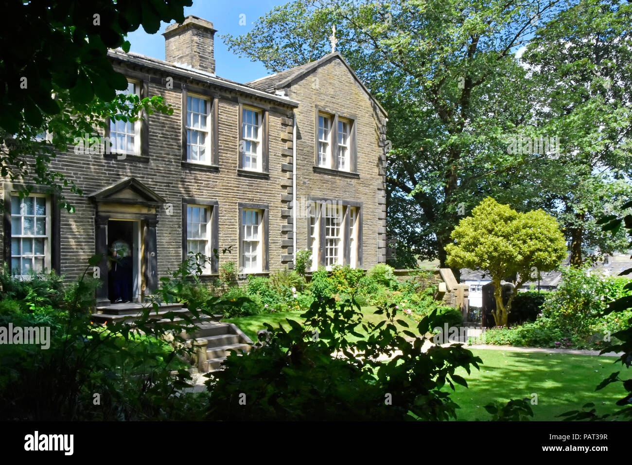 Bronte Schwestern Familie Haus & Garten jetzt die Brontes Parsonage Museum Unterstützung ein wichtiger touristischer Anziehungspunkt für die Haworth Dorf- & West Yorkshire GROSSBRITANNIEN Stockfoto