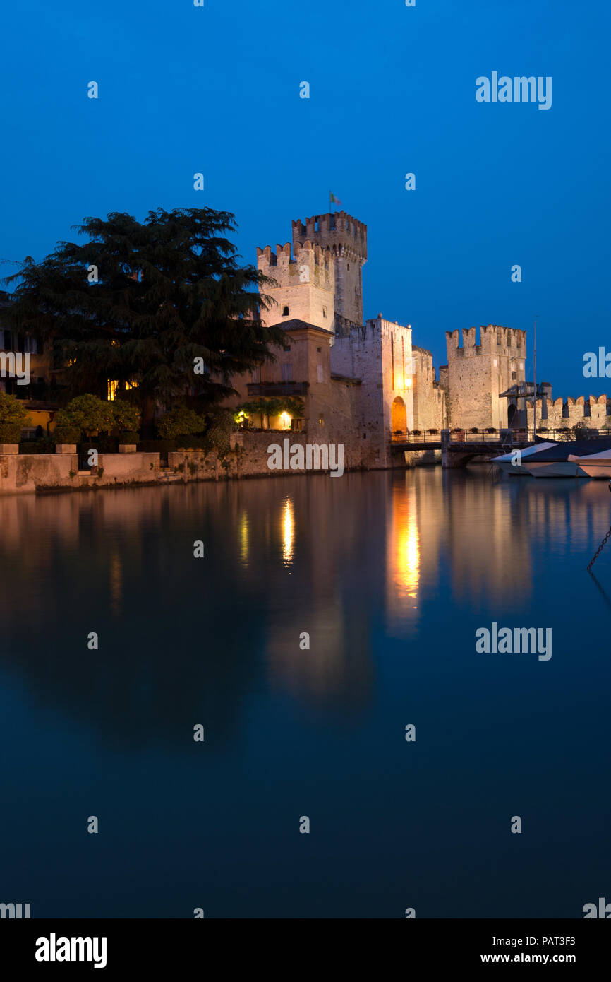 Italien, Lombardei, Gardasee, Sirmione, Sirmione Schloss in der