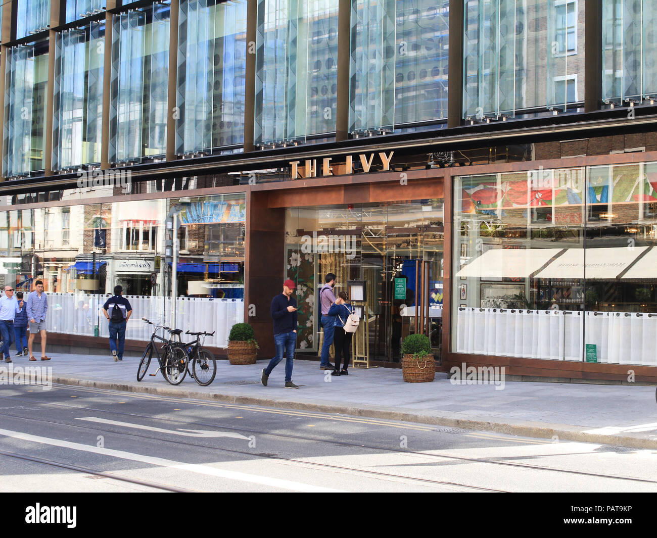 Dublin, Irland, 19/07/2018. Das neu eröffnete Niederlassung in Dublin der Ivy Restaurant an einem Molesworth, Dawson Street. Stockfoto
