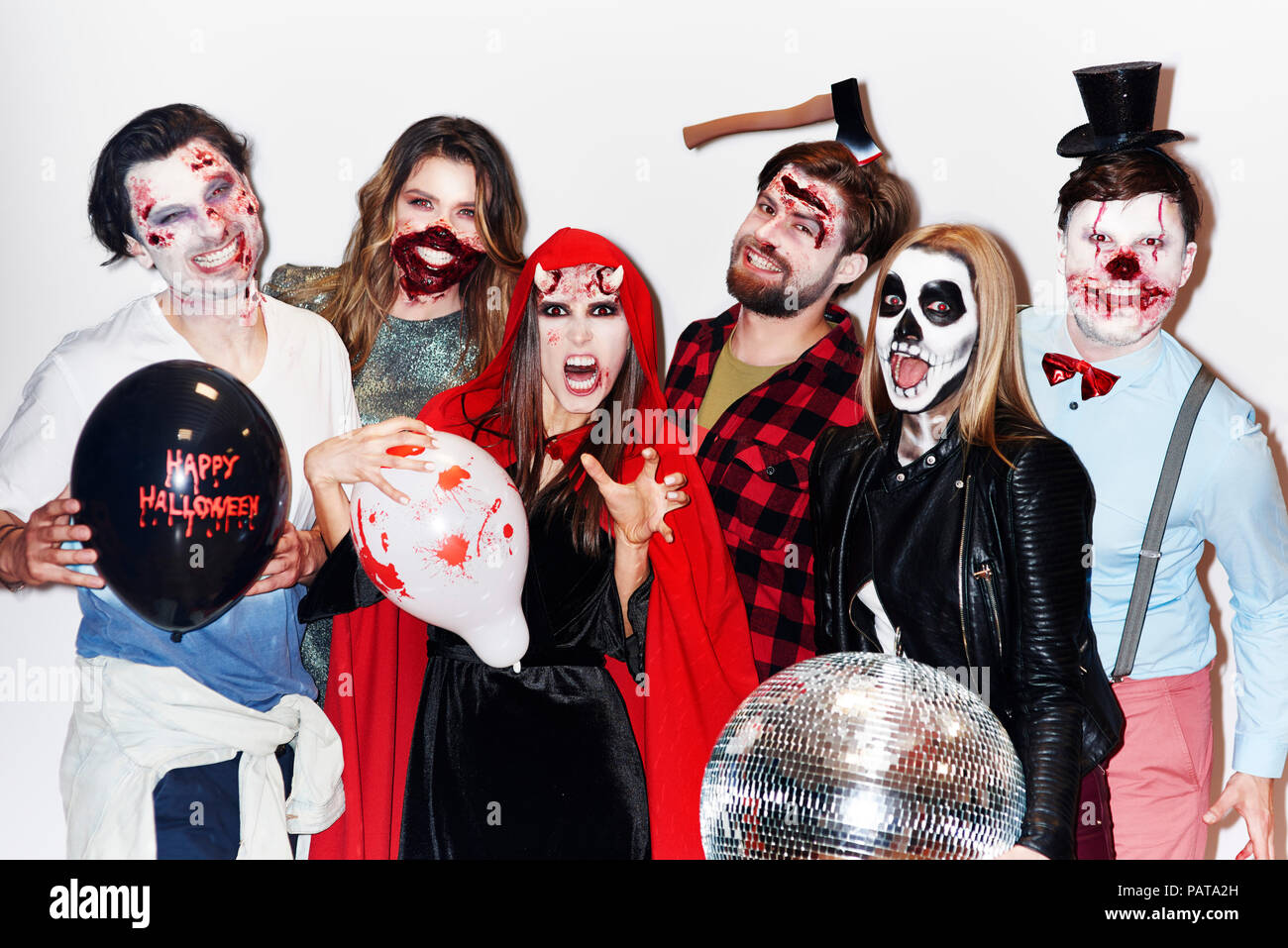 Freunde in gruselige Halloween Kostüme, Porträt Stockfotografie - Alamy