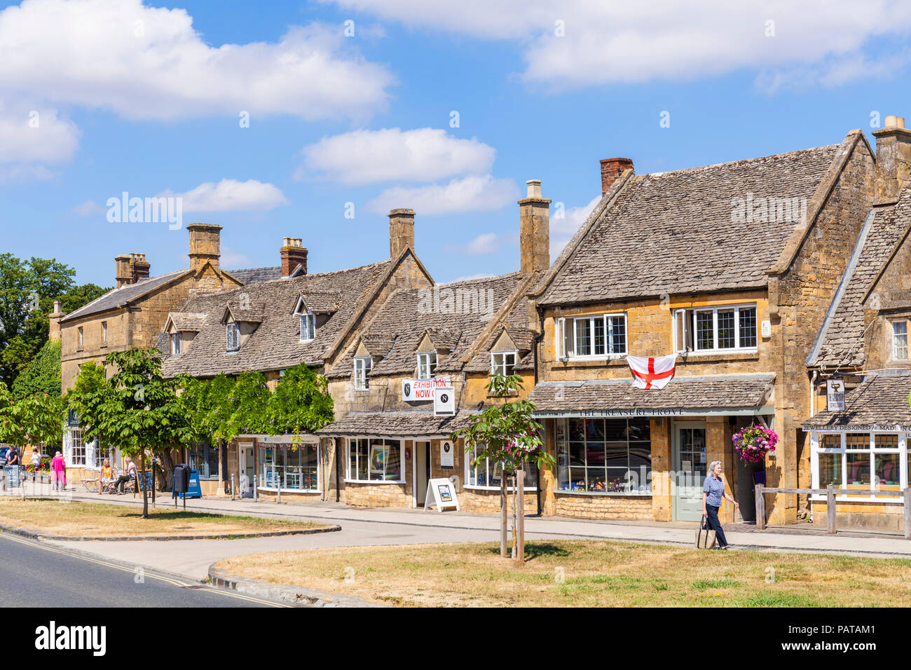 cotswolds Village Shops und Cafes in der High Street in broadway High Street broadway uk die Cotwolds Broadway Worcestershire England GB GB Europe Stockfoto