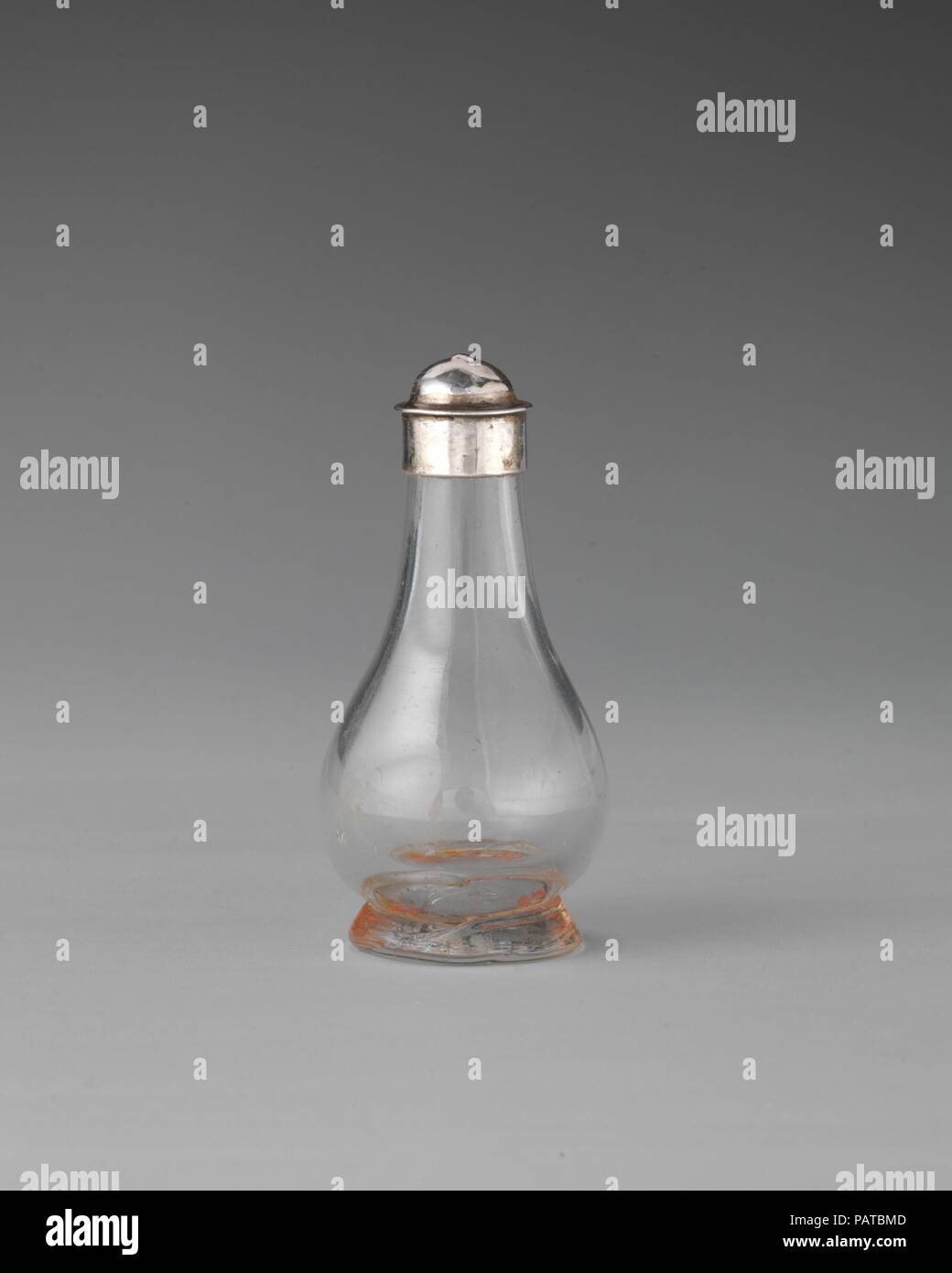 Miniatur Flasche mit Deckel. Artist: David Clayton (Briten, Aktiv, 1689). Kultur: Britische, London. Abmessungen: Höhe: 1 cm. (4,8 cm). Datum: 1720-23. Museum: Metropolitan Museum of Art, New York, USA. Stockfoto