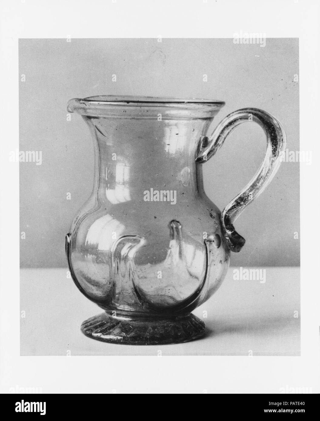 Krug. Kultur: American. Abmessungen: H. 6 1/8 in. (15,6 cm). Datum: 1830-50. Museum: Metropolitan Museum of Art, New York, USA. Stockfoto