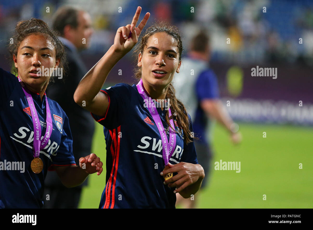 Kiew, Ukraine - 24. MAI 2018: Selma Bacha und Jessica Houara-D'Hommeaux  feiert Sieg in der Champions League der UEFA Frauen Wolfsburg-Lyon  Stockfotografie - Alamy