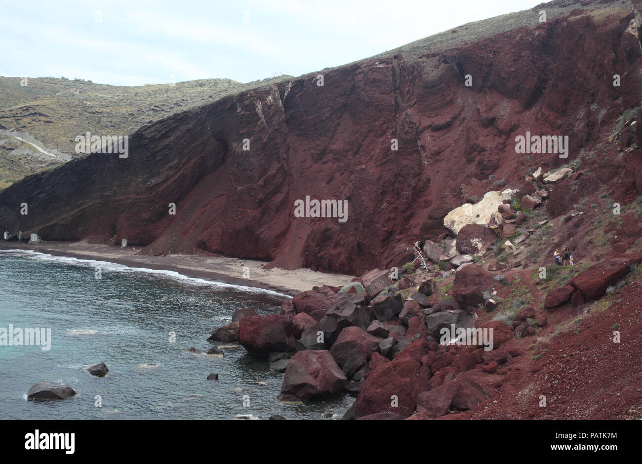 Red Rocks von Santorini Stockfoto