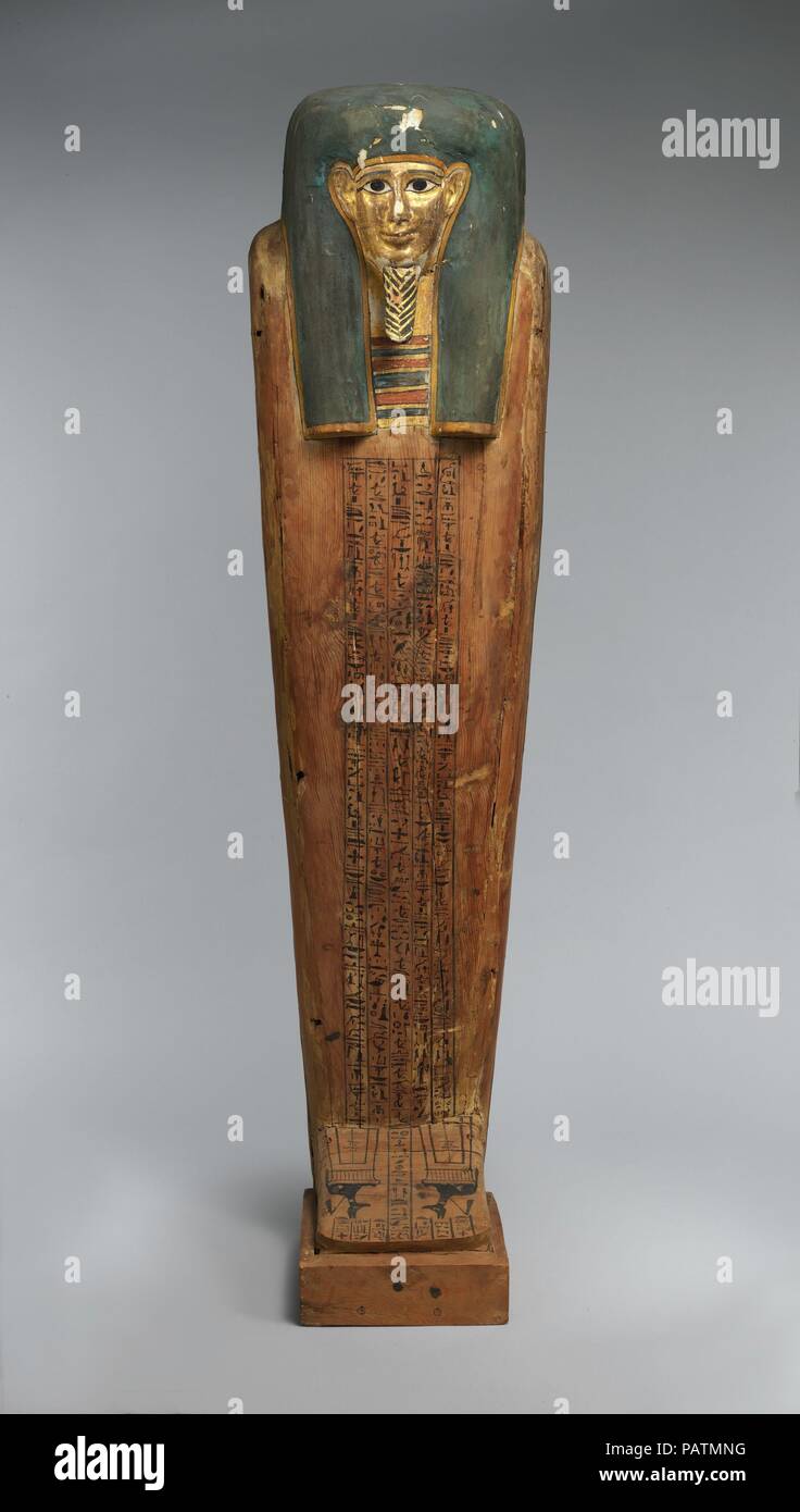 Sarg von Nesmin. Abmessungen: L 182,9 x W 42 x D 41 cm (72 × 16 9/16 x 16 1/8 in.). Datum: 200-30 v. Chr.. Dieser sarg gehörte Nesmin, der ein Priester für den Gott Min in Akhmim. Die Namen der Nesmin's Eltern sind in Inschriften der Sarg gegeben; sein Vater war ein Priester berufen und Nemin Djedhor's Mutter war ein Musiker für Min. Tadiaset genannt. Der Sarg kam zu dem Museum zusammen mit Nesmin der Mumie. . Museum: Metropolitan Museum of Art, New York, USA. Stockfoto
