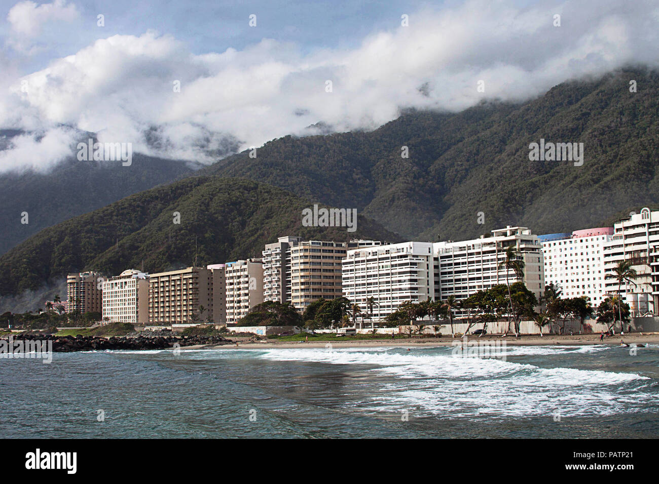 Blick auf Los Cocos Beach im Bundesstaat Vargas, Venezuela Stockfoto