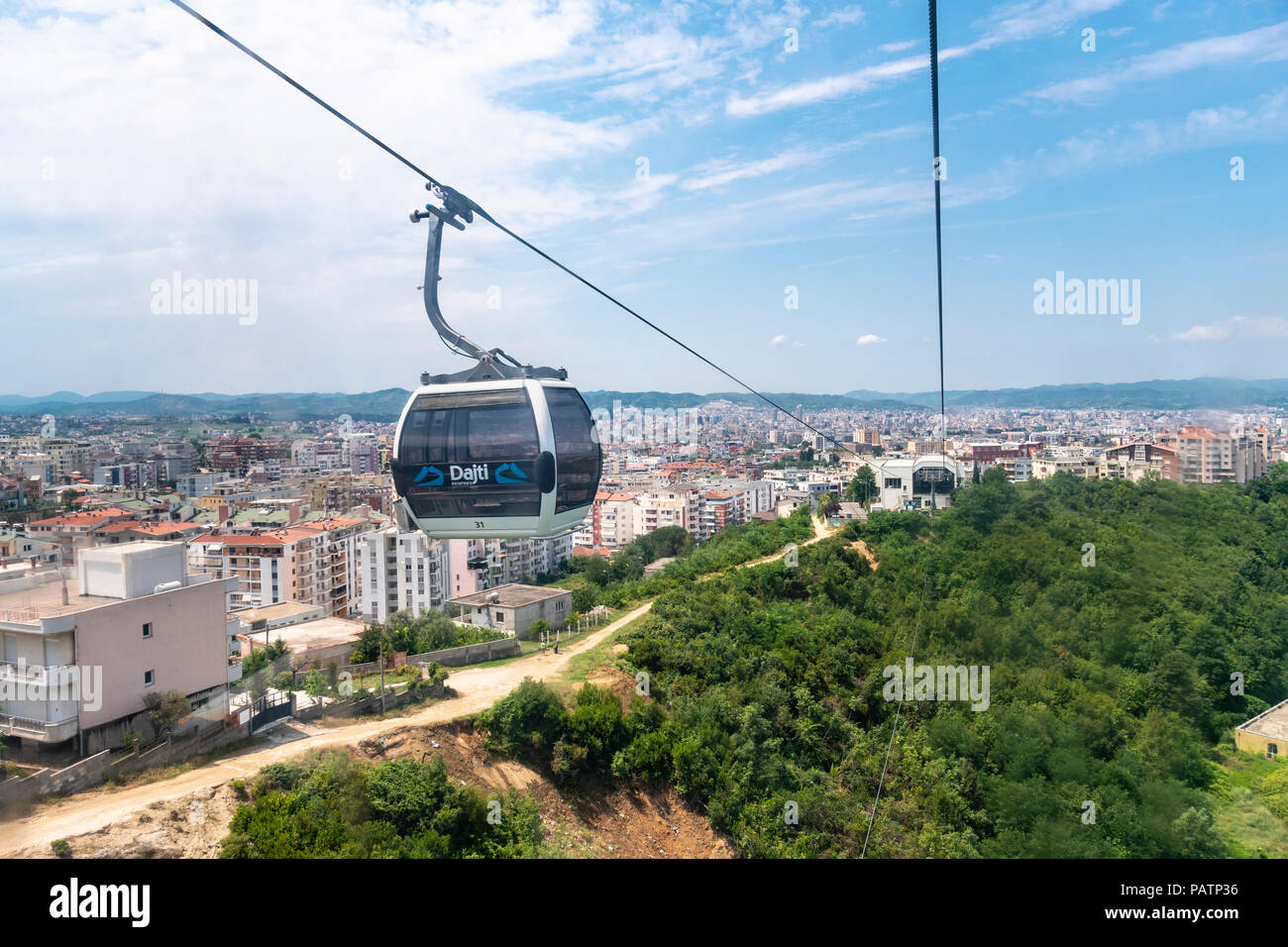 Der dajti Ekspres Seilbahn, die Fahrgäste befördert, auf den Berg Dajti ...