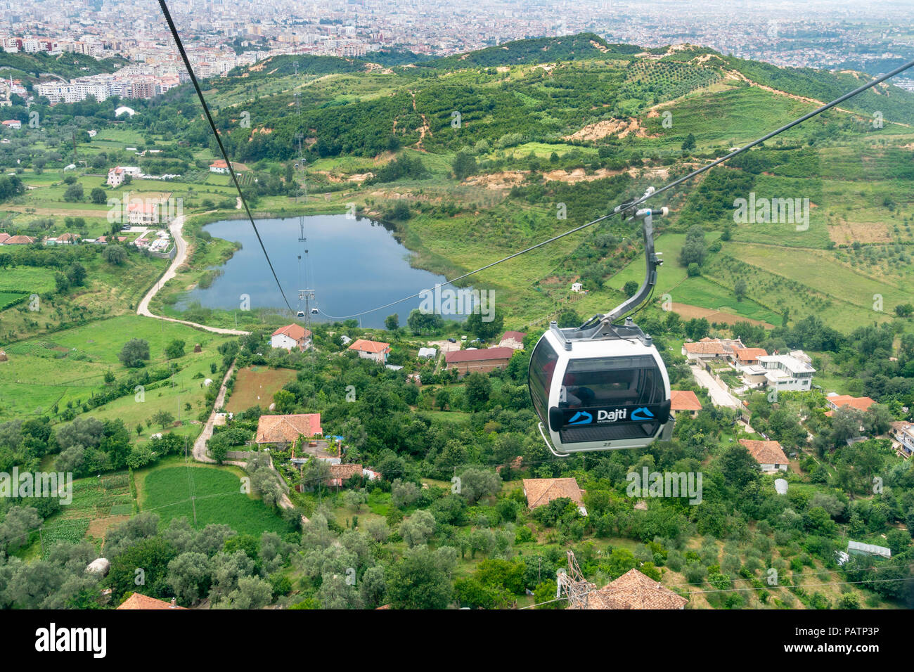 Der dajti Ekspres Seilbahn, die Fahrgäste befördert, auf den Berg Dajti ...
