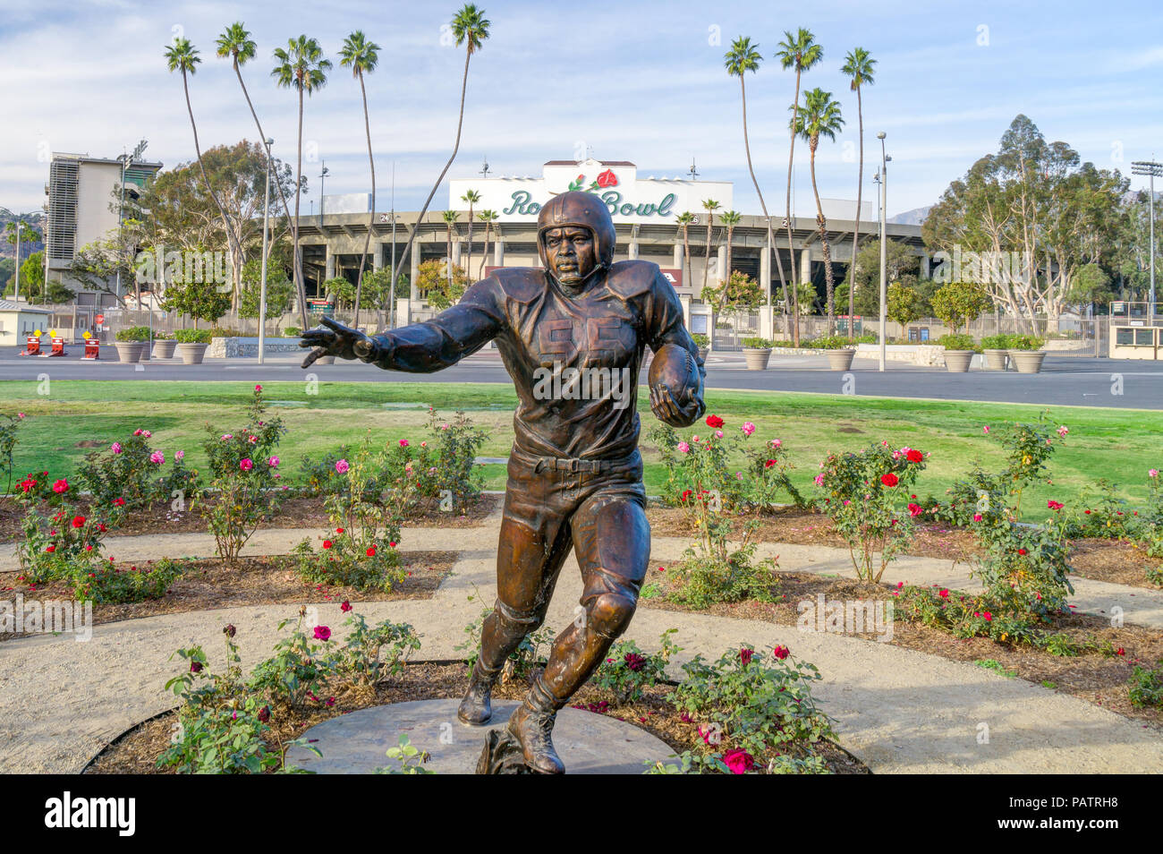 PASADENA, CA/USA - Januar 7, 2018: Jackie Robinson Memorial und Rose Bowl. Stockfoto