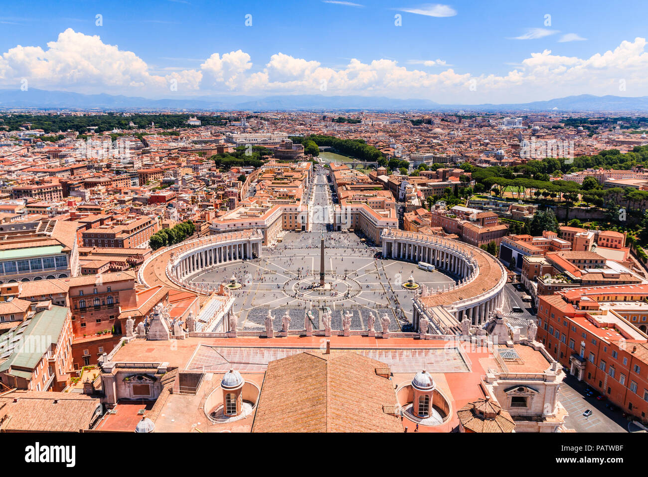 Rom, Italien. Berühmten Petersplatz im Vatikan und Luftaufnahmen Blick auf die Stadt. Stockfoto