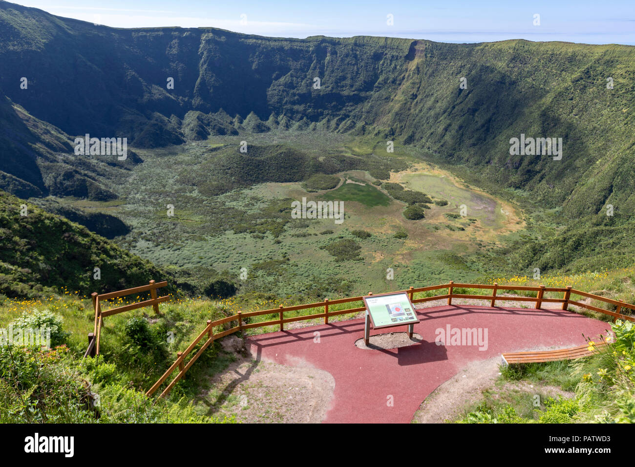 Sicht der Caldeira do Arco da Calheta Gordo, Stratovulkan, Insel Faial, Azoren, Portugal Stockfoto