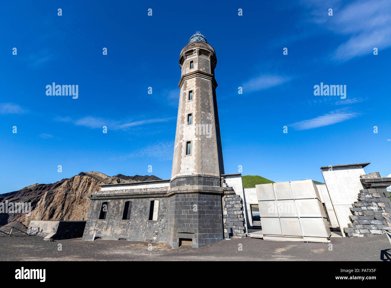 Leuchtturm und Visitors Center, Ponta Dos Capelinhos, Insel Faial, Azoren, Portugal Stockfoto