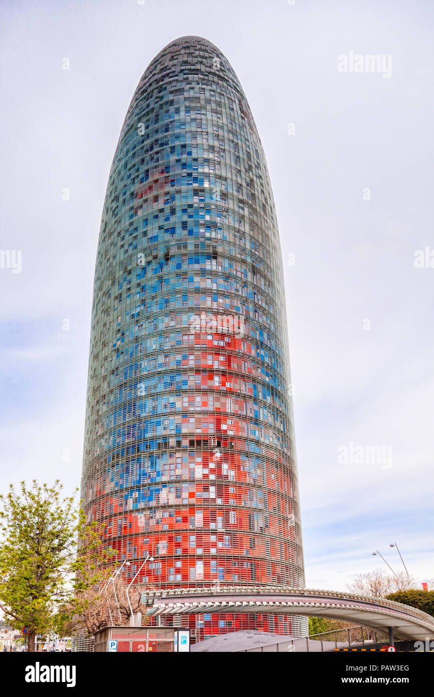 Der Turm Torre Agbar im Stadtteil 22@, Barcelona, Spanien. Stockfoto