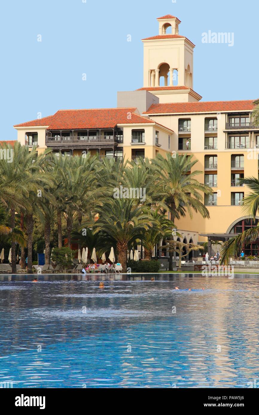 Gran Canaria Spanien Dezember 6 2015 Die Menschen Besuchen Hotel Lopesan Costa Meloneras Auf Gran Canaria Spanien Kanarischen Inseln Konnten 12 9 Mio Visi Stockfotografie Alamy