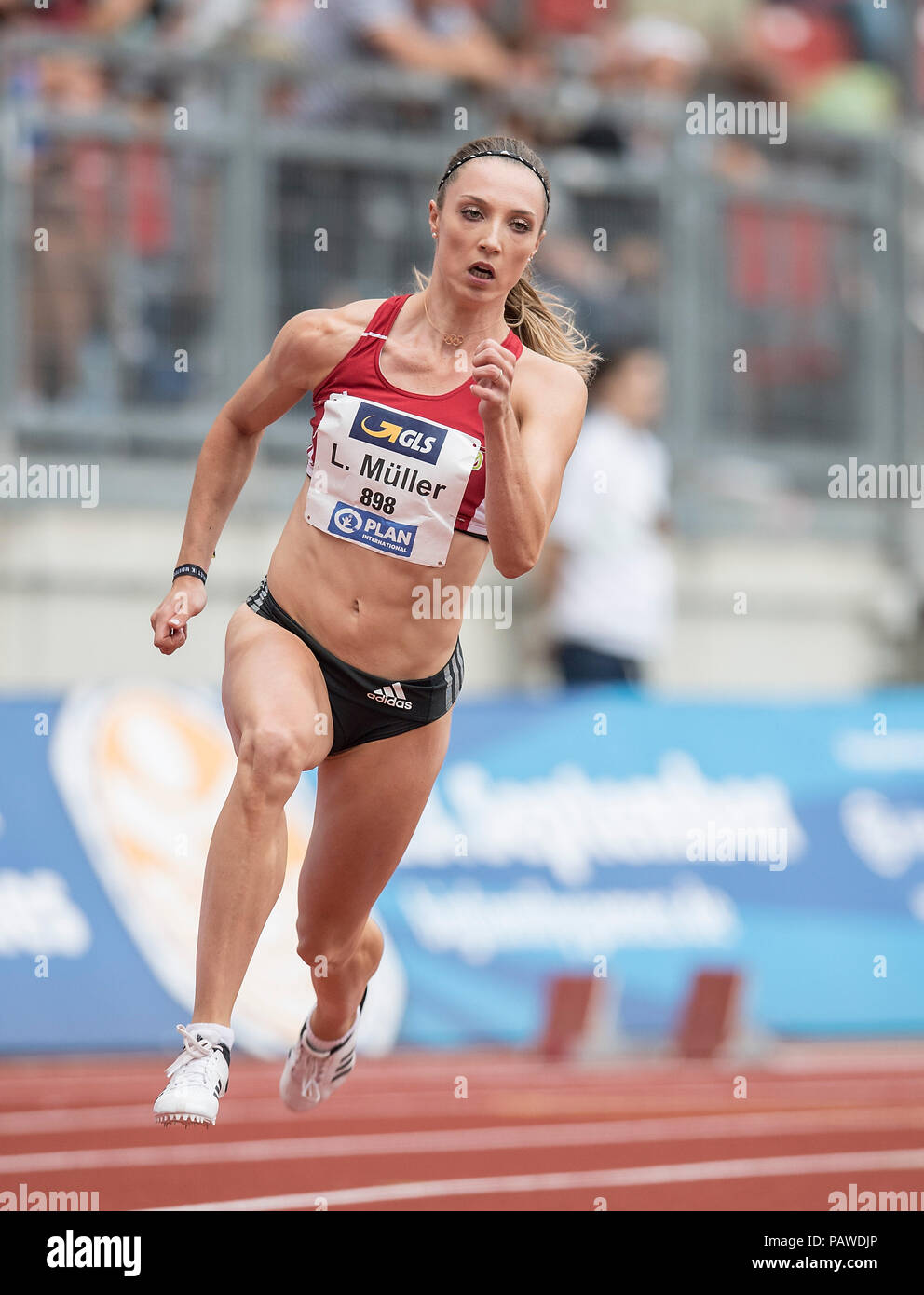 Nürnberg, Deutschland. 22. Juli, 2018. Laura Mueller (MuÌller), Platz 2, LC  Rehlingen, Aktion, abschließenden 200 m