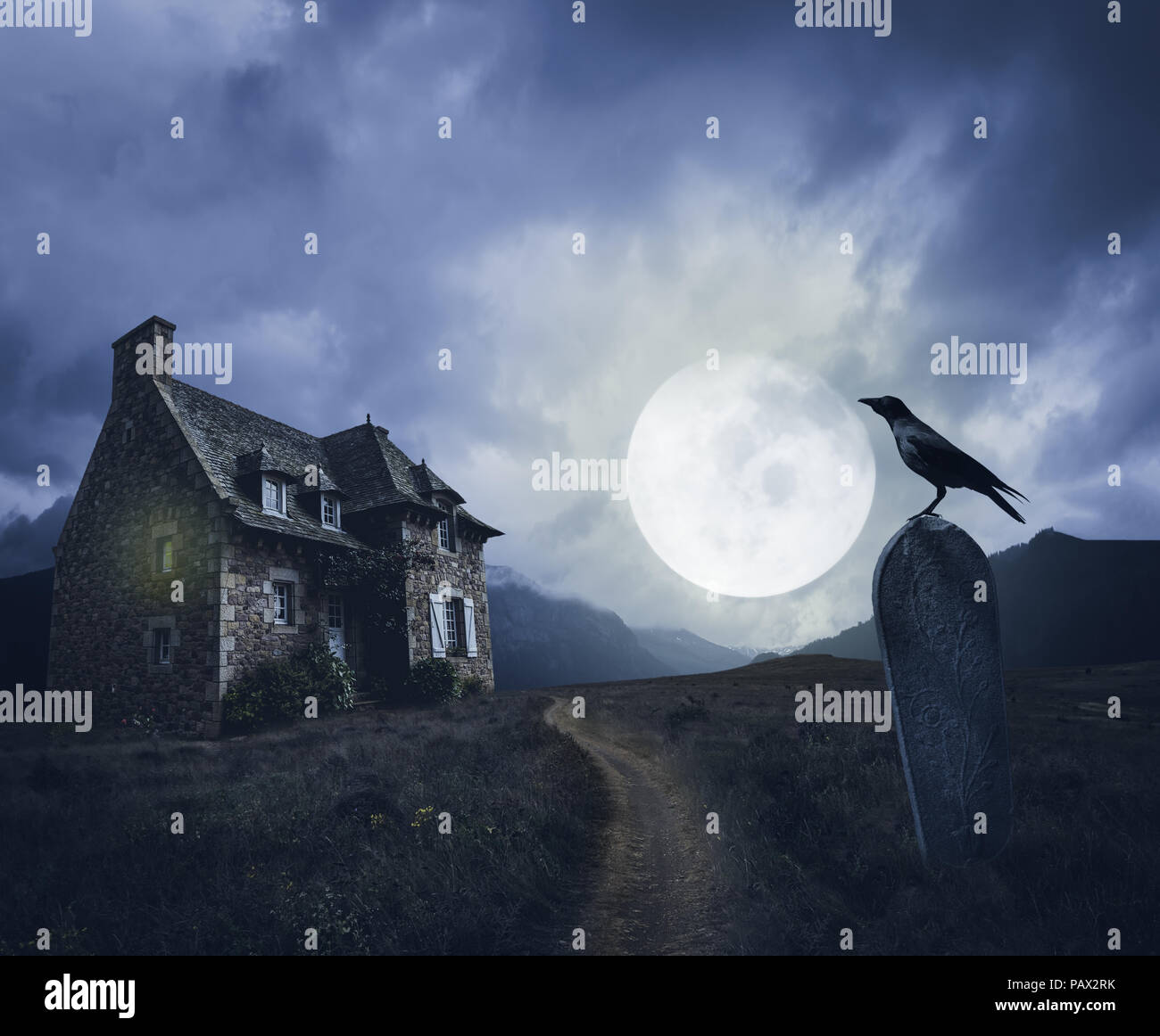 Halloween-Hintergrund mit alten Haus Stockfoto