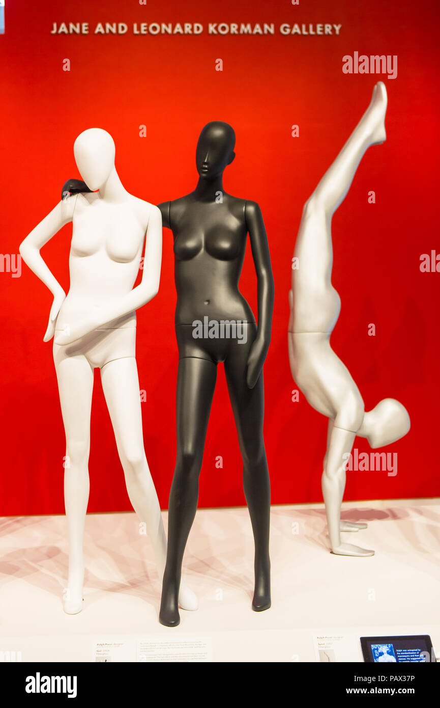 NEW YORK, USA - Okt 8, 2015: Kunst der Schaufensterpuppe Sammlung von Ralph Pucci im Museum für Kunst und Design (MAD), Manhattan, New York. Es war establishe Stockfoto