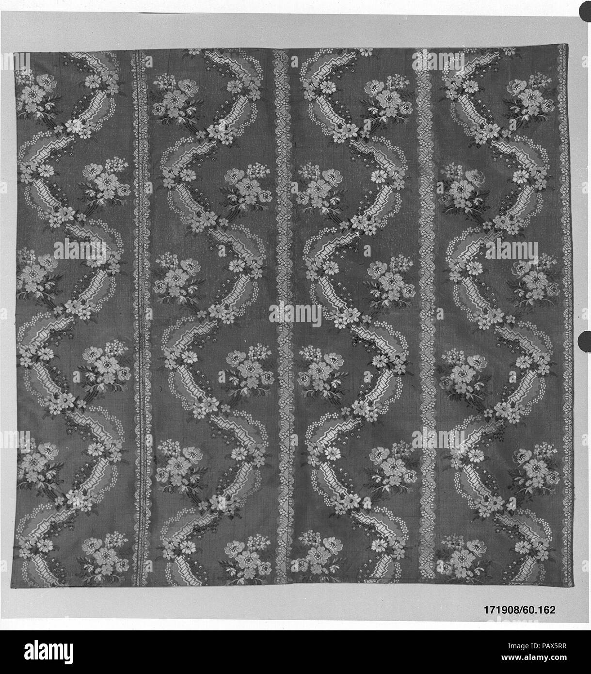 Stück. Kultur: Französisch. Abmessungen: L 40 1/2x W. 39 3/4 Zoll (102,9 x 101,0 cm). Datum: 1760-70. Museum: Metropolitan Museum of Art, New York, USA. Stockfoto