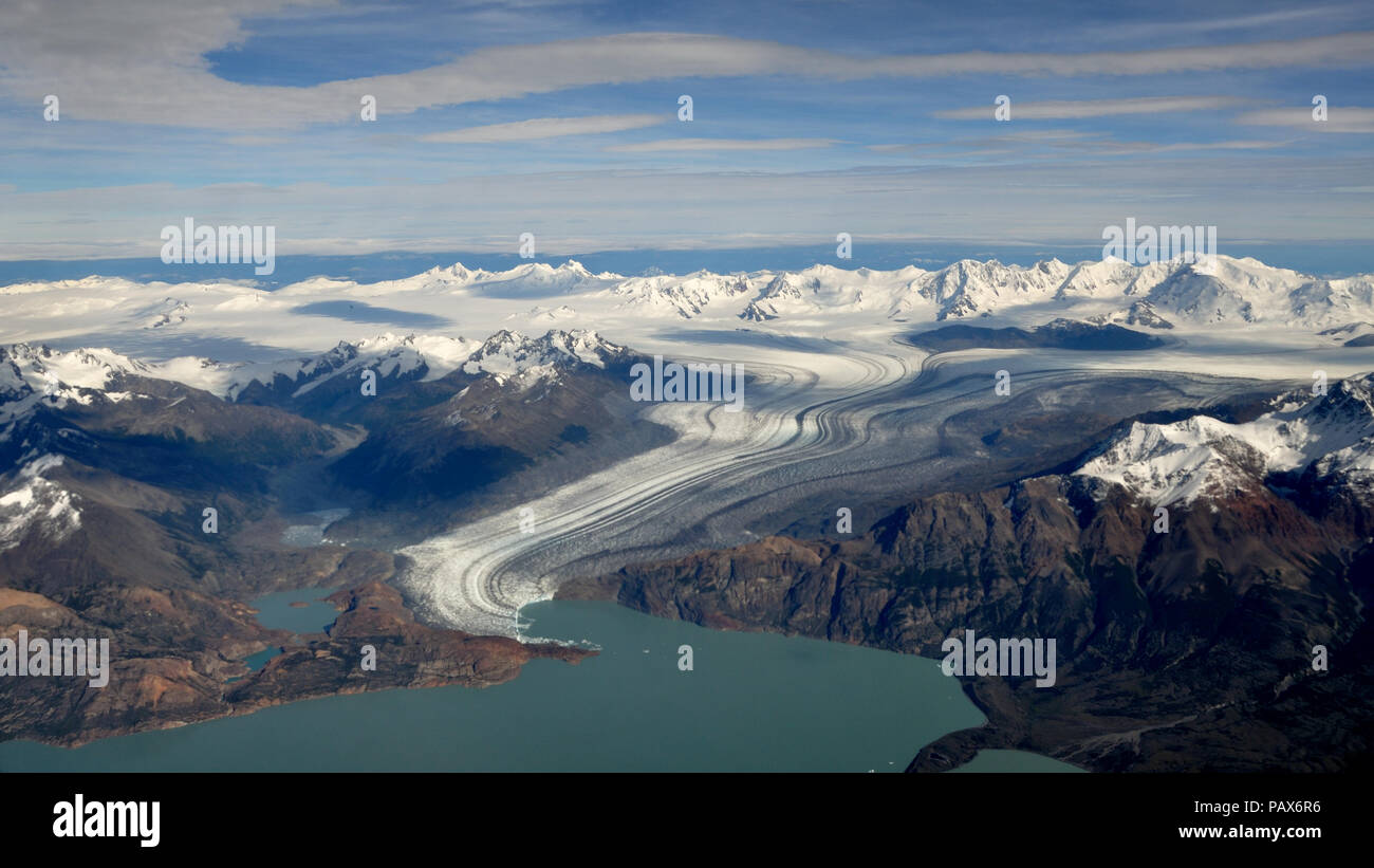 Luftaufnahme von Viedma Gletscher mit Cordon Mariano Moreno am Südlichen Patagonischen Eisfeld, in der Nähe von El Chalten, Patagonien, Argentinien Stockfoto