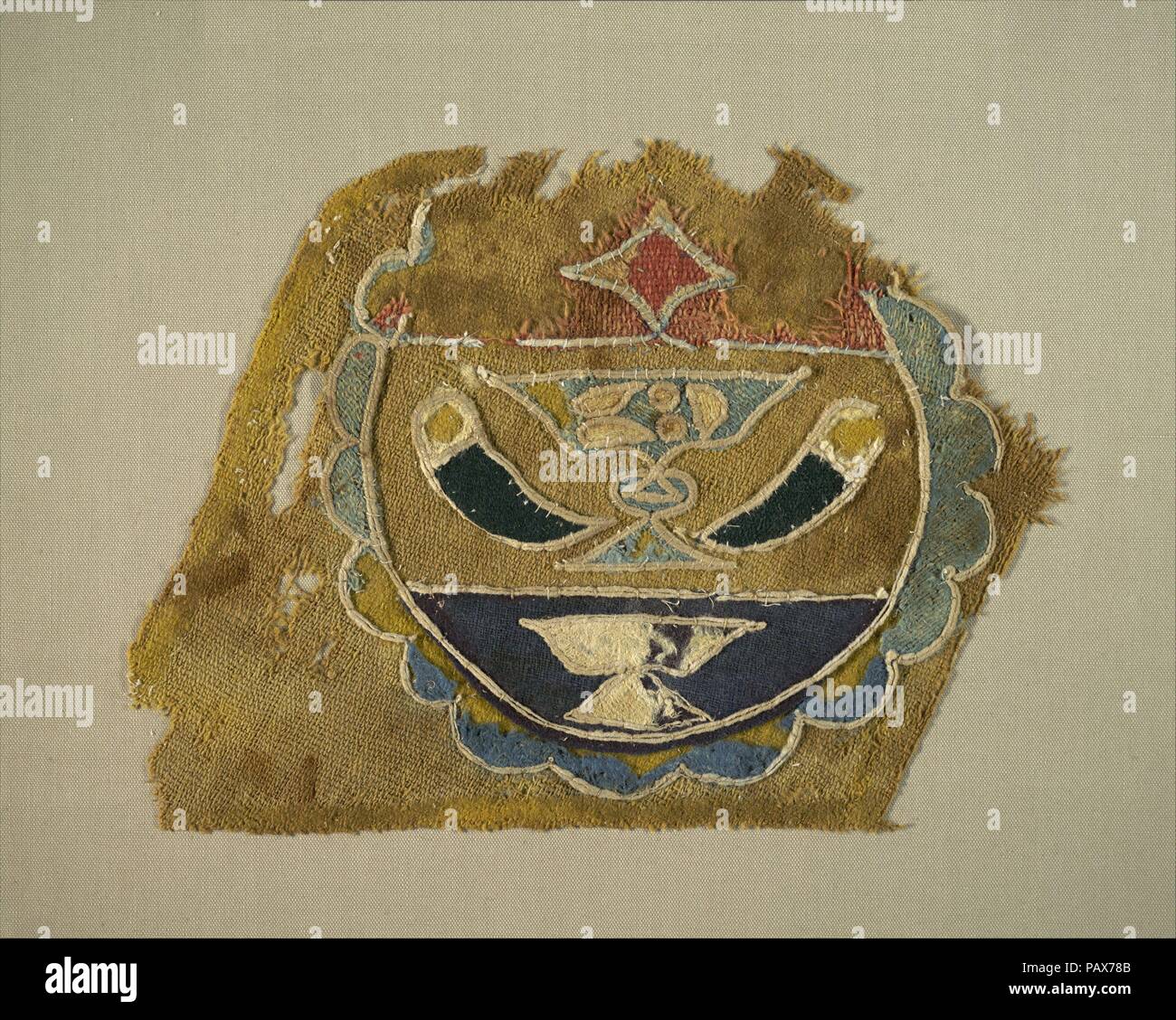 Textile Fragment mit Mamluk Emblem. Abmessungen H. 9. (22,9 cm) W. 12