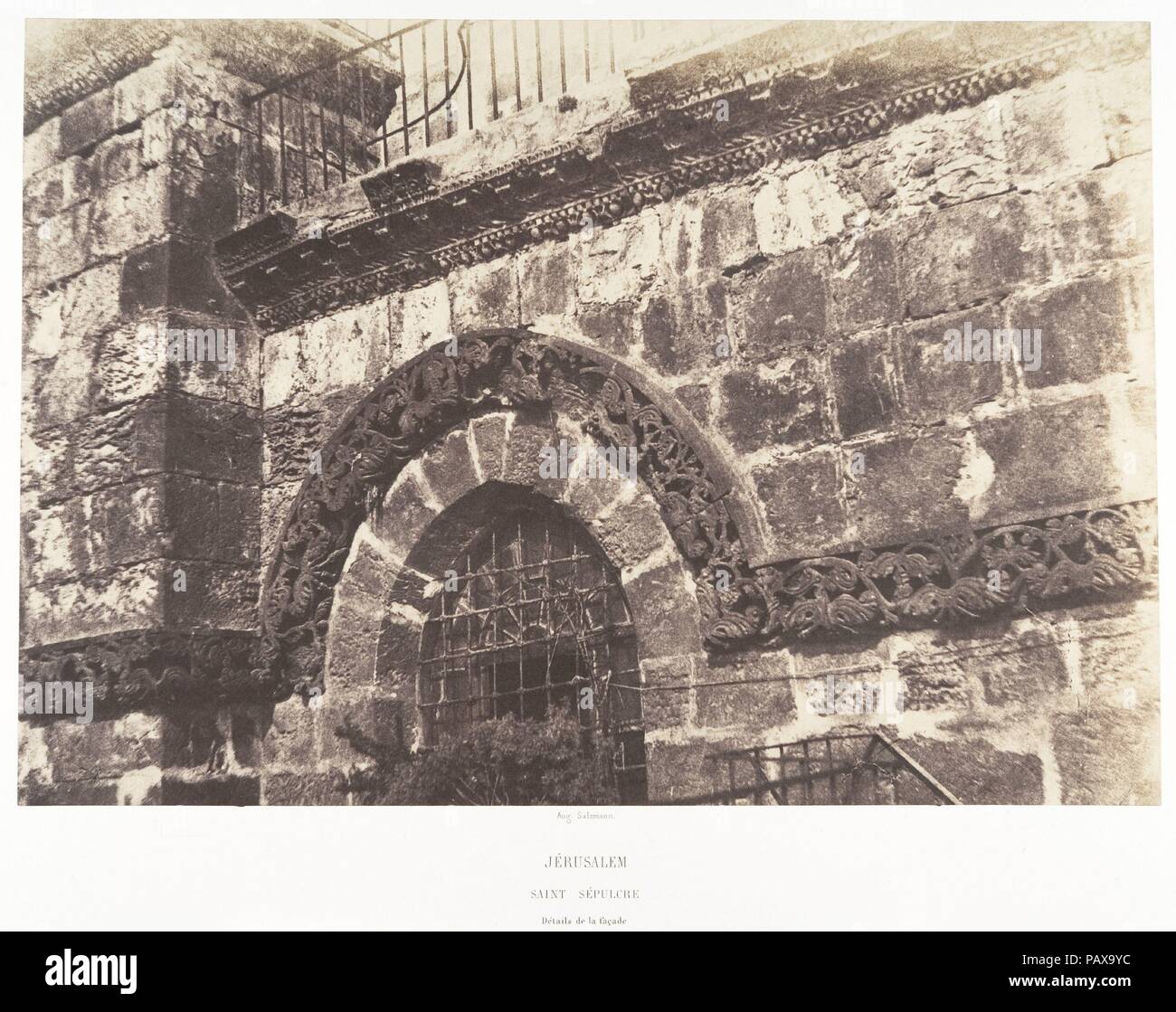 Jérusalem, Turm Leroy, Details de la Fassade. Artist: Auguste Salzmann (Französisch, 1824-1872). Abmessungen: Bild: 22,7 × 33,1 cm (8 15/16 × 13 1/16 in.) Mount: 59,9 x 44,6 cm (23 9/16 x 17 9/16 in.). Drucker: Imprimerie Photographique de Blanquart-Évrard, à Lille (Französisch, aktive 1851-55). Datum: 1854. Museum: Metropolitan Museum of Art, New York, USA. Stockfoto