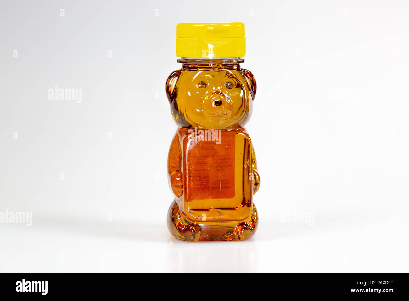 Ein Bär geformten Kunststoff Flasche voller Honig warten verwendet werden Stockfoto