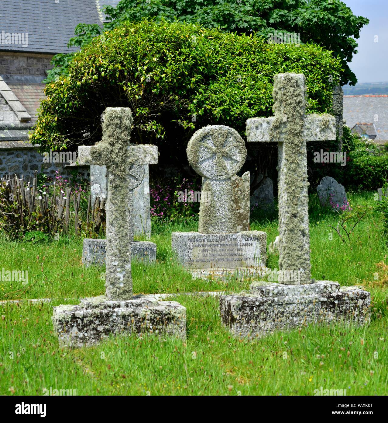 Friedhof und alte Grabsteine in St. Michael's Mount, Karrek Loos yn Koos, Marazion, Cornwall, England, Großbritannien Stockfoto