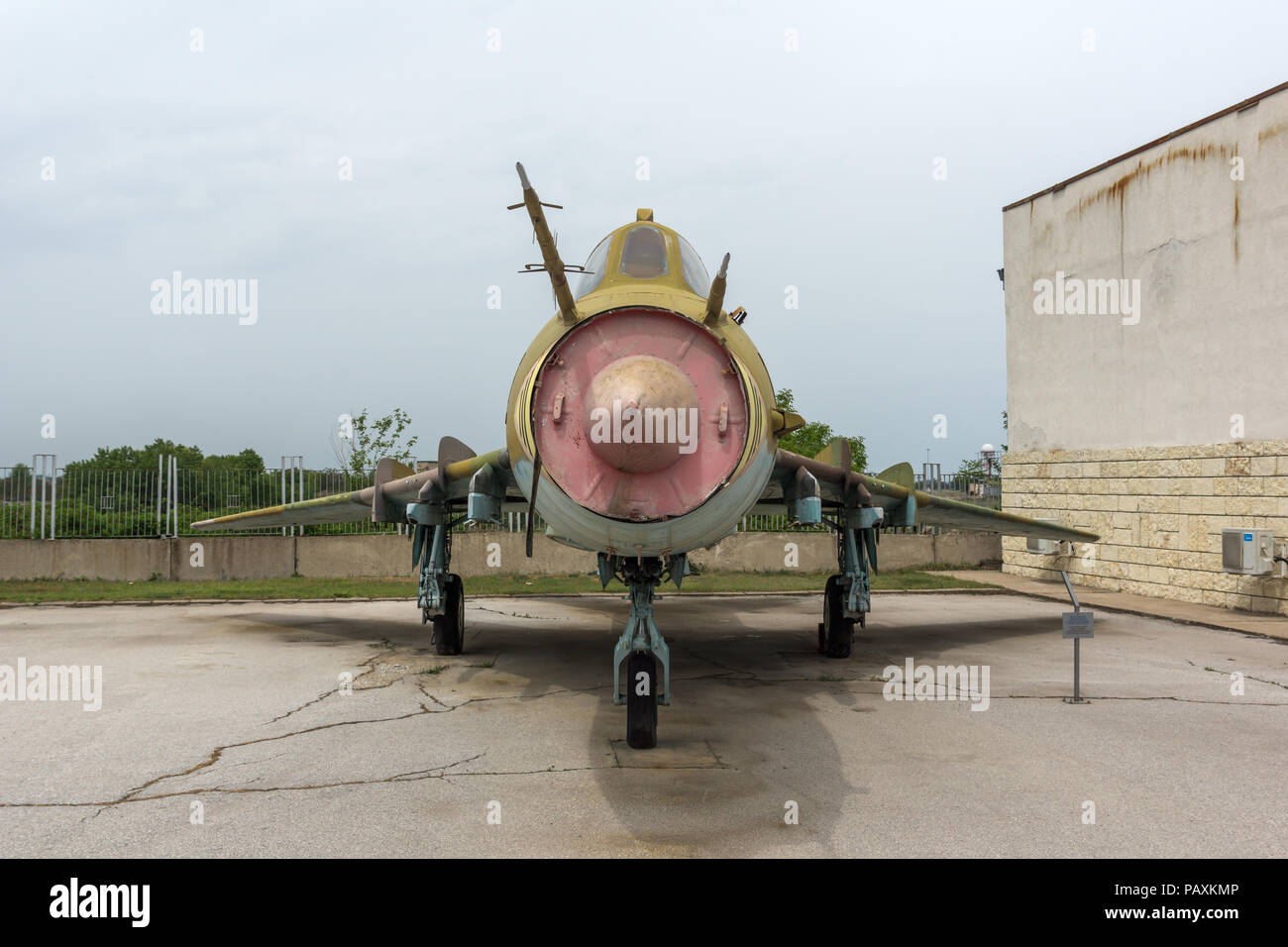 KRUMOVO, Plovdiv, Bulgarien - 29 April 2017: fighter-bomber Suchoi Su-22 im Luftfahrtmuseum in der Nähe von Flughafen Plowdiw, Bulgarien Stockfoto